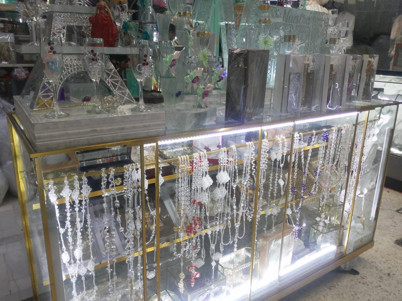 Mercado Mixcalco - Accesorios Ara